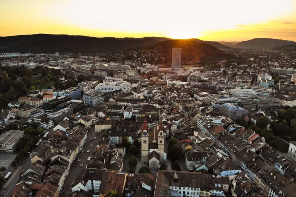 Luftaufnahme von Winterthur, Schweiz bei Sonnenuntergang.
