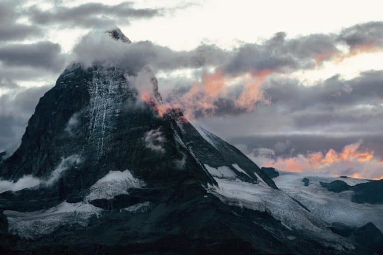 Der Matterhorn-Aufstieg: Die Eroberung des ikonischen Gipfels